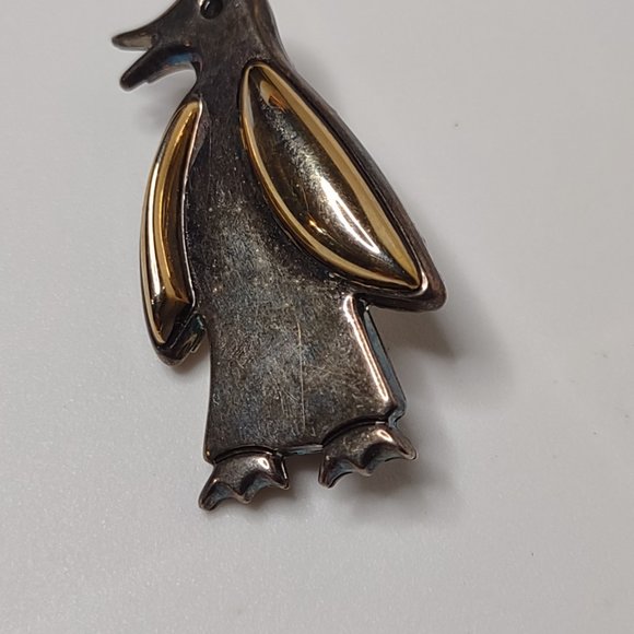 Cute Vintage Metal Two Tone Penguin Brooch Or Pendant - Picture 4 of 16
